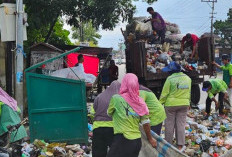 Krisis Sampah di Lubuklinggau, Truk Pengangkut Terhenti, Jalan Protokol Tertutup Tumpukan Sampah