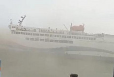 KMP Tranship Terbakar Saat Hendak Bersandar ke Pelabuhan Bakauheni, Bagaimana Kondisi Penumpang?