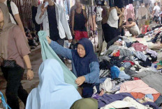 Pasar Talang Kelapa Jadi Surga Thrift, Anak Muda Palembang Berburu Baju Murah