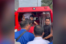 Evakuasi Cepat Damkar Palembang Usai Kecelakaan Motor di Depan SPBU R Sukamto