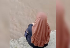 Viral Perempuan Berhijab Diduga Hendak Bunuh Diri di Jembatan Musi 4, Alhamdulillah Berhasil Digagalkan Warga