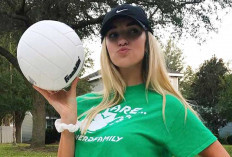 Pose Kayla Simmons Awali 2026