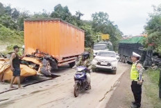 Giliran Jalintim Muba Sempat Macet Total akibat Truk Box dan Fuso Adu Kambing, Sopir-Penumpang Tewas