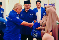 Zulhas dan Umar Halim Bagikan Paket Bantuan di Sumatera Selatan