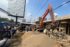 Pekerja Masih Beraktivitas, Pembongkaran Ruko Afat di Demang Lebar Daun Tetap Dilaksanakan