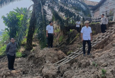 Tanah Longsor Ancam 9 Rumah Warga Ngulak, Pemkab Muba Tanggap Cepat