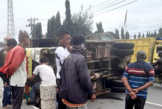 Disalip Mobil Sein Kiri, Malah Belok Kanan, Sopir Truk di Ogan Ilir Refleks Banting Setir 