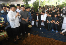 Diazani Putra Sulungnya, Pemakanan Alex Noerdin Dihadiri Tokoh Penting