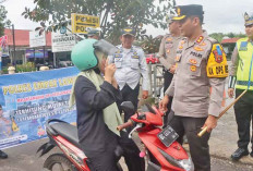 Tanamkan Kebiasaan Disiplin  Berlalu Lintas, Polres Empat Lawang Bagi Helm Gratis