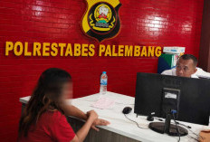 Kalung Emas Putih untuk Biaya Sekolah Anak Raib Dijambret, Yuyun Menangis saat Melapor ke Polisi