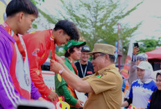  Atlet Panjat Tebing Muba Raih 2 Emas, Bupati Toha Serahkan Langsung Medali Sebagai Bentuk Apresiasi