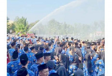 2.563 PPPK Muba Sumringah Diguyur Air saat Pelantikan