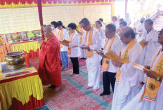 Doakan Leluhur Terlahir di Alam Bahagia, Umat Buddha Rayakan Ulambana 