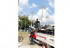 80 Sepeda Siap Dipasang, Festival Panjat Pinang 80 Pohon Sumatera Ekspres di Venue Voli Pantai JSC Palembang 