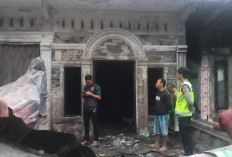 Warga Panik! Rumah di Muratara Hangus Terbakar Saat Sahur Ramadhan, Ini Penyebabnya