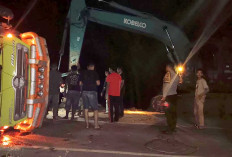  Dump Truck Terguling di Jalinsum OKU, Sopir-Penumpang Terluka. Akibat Muatan Tak Bisa Keluar 