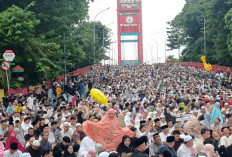 Lautan Jemaah Penuhi Masjid Agung Palembang, Idul Fitri Hadirkan Suasana Haru dan Khusyuk