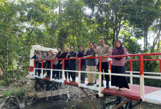 Dukung Pemerataan Infrastruktur Desa, Polres OKI Resmikan Jembatan Merah Putih di SP Padang