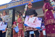 Harumkan Nama Sekolah, Liyu Toricko Raih Juara 1 Lomba Pisaan Beraksara Komering