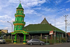 Jejak Agama Islam di Palembang, Sejarah dan Perkembangan Masjid Suro