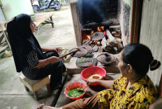 Merendang Kue Maksubah, Tradisi Sabut Lebaran yang Hemat Energi dan Kaya Rasa