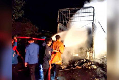  Truk Bermuatan Aksesori Ponsel Terbakar Habis di Jalintim Palembang-Banyusasin, Ditaksir Kerugian Rp800 Juta 