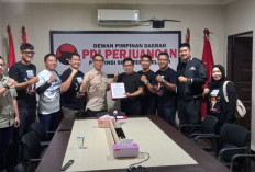 Herman Deru Ambil Formulir Pendaftaran Gubernur Pertama di Sekretariat DPD PDI Perjuangan Palembang