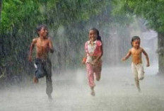 Mandi Air Hujan, Cara Menikmati Berkah dan Rahmat Allah SWT