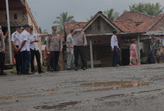 Menghadapi Arus Mudik Lebaran, Kapolres Muba Percepat Perbaikan Jalan Rusak di Jalinteng dan Jalintim