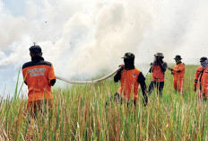 Sungai Rambutan Ogan Ilir Langganan Karhutla, Pemadaman Dibantu Helikopter Water Bombing