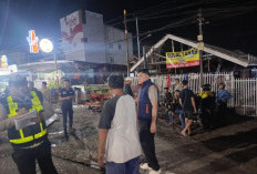 Truk Kontainer Diduga Rem Blong Tabrak Motor, Mobil Satpol PP, dan 2 Warung di Demang Lebar Daun Palembang