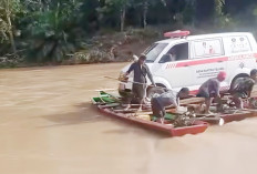 Berjibaku, Seberangkan Ambulan Pakai Rakit, Dampak Jembatan Putus karena Banjir Muratara