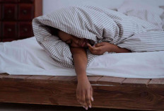 Tetap Tidur Dalam Posisi Sama dalam Waktu Lama bisa Ganggu Otot Leher dan Tulang