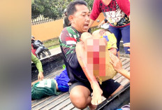 2 Pelajar SMP Pengendara Motor Tertabrak KA, 1 Tewas, Prajurit TNI Sigap Evakuasi Korban