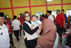 Ayu Nur Suri Beri Penyuluhan Gizi dan Bantuan Makanan Tambahan untuk Ibu Hamil dan Balita di Muara Enim