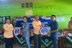 FIFGROUP Dorong Literasi Keuangan Pelajar Lewat Program Jam Sosial Mengajar di Palembang