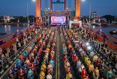 Parade Kebaya di Jembatan Ampera Bidik Rekor MURI 2026
