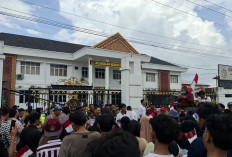 Puluhan Warga Datangi Kejari Lubuklinggau, Desak Kepastian Kasus Dugaan ITE Riska