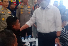 Tangis Pecah di RS Bhayangkara! Herman Deru Peluk Keluarga Korban Tragedi Maut Bus ALS