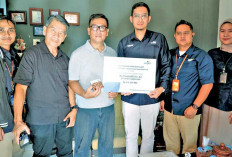 Wujud Melayani Sepenuh Hati, Taspen Serahkan Klaim THT-JKM ke Keluarga Dosen Teladan Prodi Teknik Sipil Unsri 