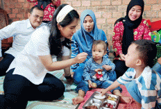 Wamendukbangga/Wakil Kepala BKKBN Wisuda Lansia Hingga Suapi Balita MBG