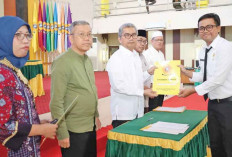 Usai Salat Iduladha 1446 H, Rektor Unsri Serahkan SK 235 CPNS