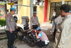 Parkir Sembarangan di Halaman Polrestabes Palembang, Ban 25 Kendaraan Dikempeskan Propam