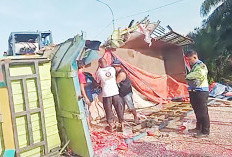 Kecelakaan Beruntun, Truk Kemplang Terguling