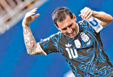 Messi Berpeluang Sapu Tiga Gelar Bergengsi Sekaligus 
