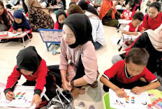 Anak-Anak Usia Emas Berkreasi Mewarnai, Tumbuhkan Jiwa Seni Lomba Mewarnai Rangkaian Festival Panjat Pinang