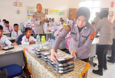 Tancap Gas, Bagikan Makan Siang Bergizi, Polda Sumsel, Polres, dan Polsek Sambangi Sekolah Dasar