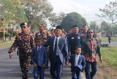 Anggota DPRD OKI Budiman Berjalan Kaki dan Bersalawat, Targetkan Hal Ini untuk Air Sugihan  