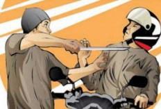 Begal Bersenpi Teror Warga di Siang Bolong