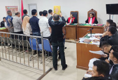 Saksi Sebut Pengadaan Apar ‘Titipan Aprizal’